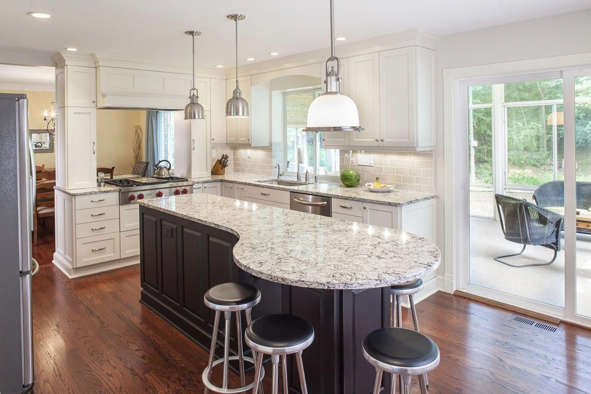 Кухня с полукруглым островом