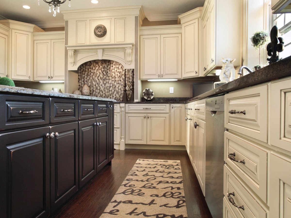 Угловые кухни бежевого цвета