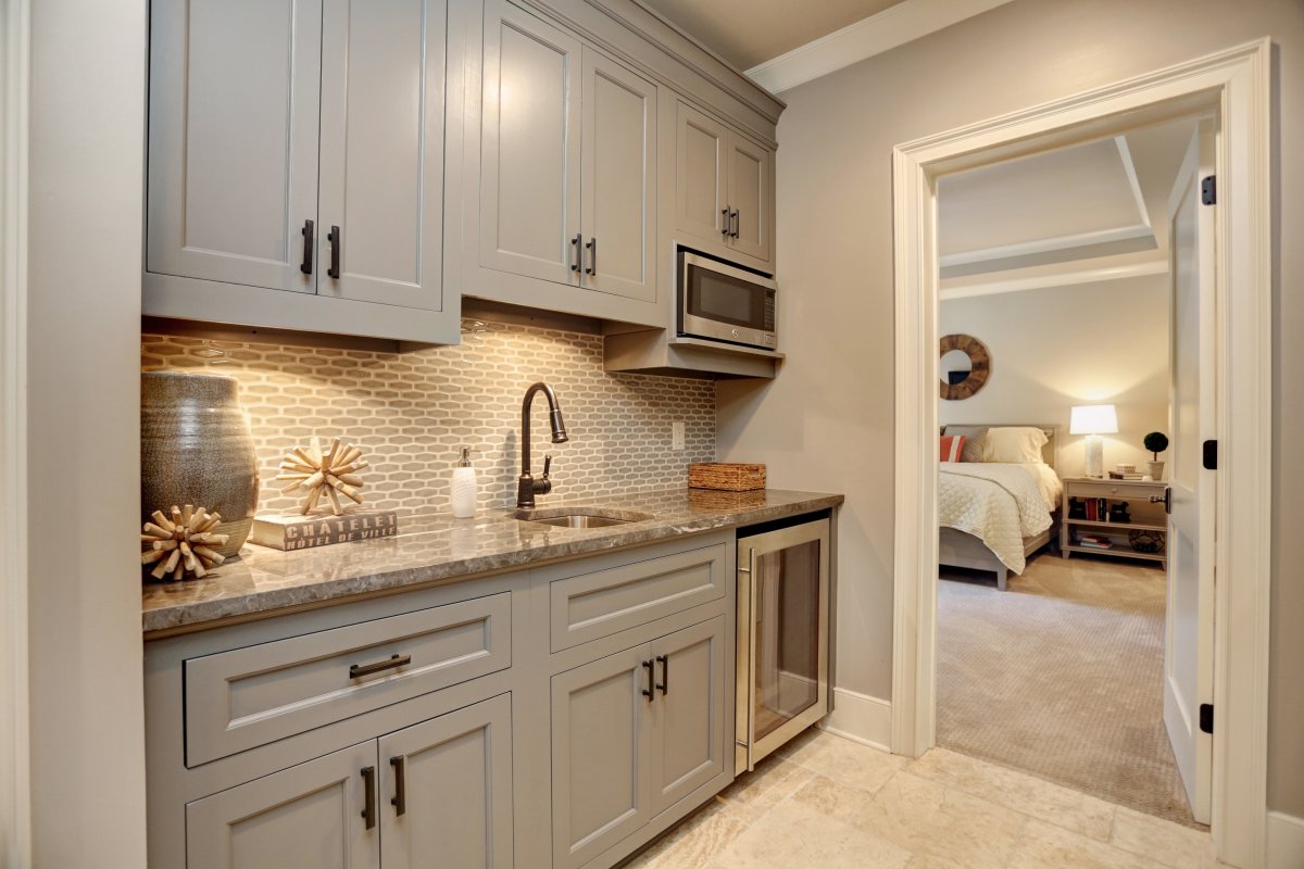 Бежевые кухни