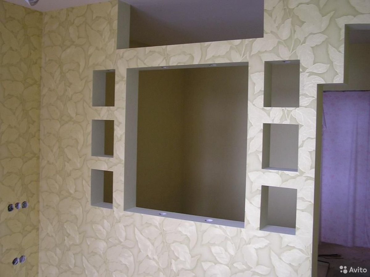 Перегородка из гипсокартона с полками