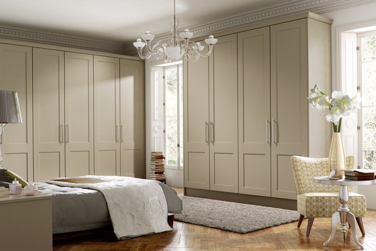 Шкаф из натурального дерева