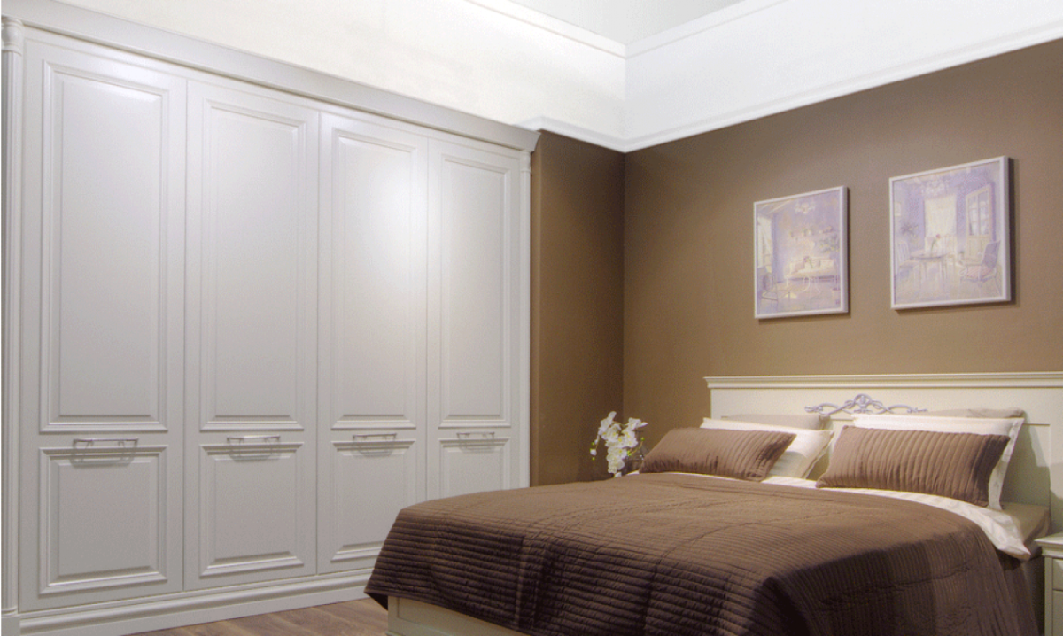 Белый шкаф под старину