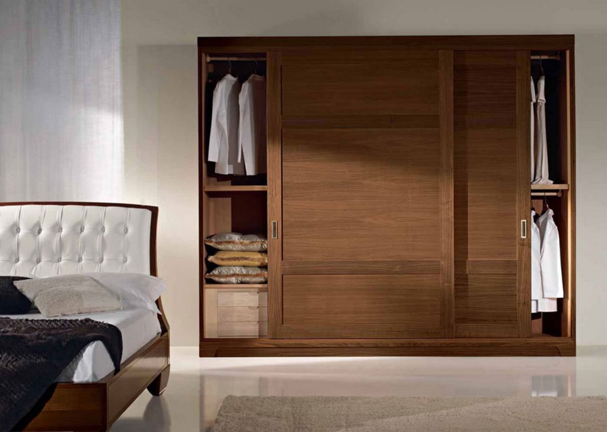 Шкаф в классическом стиле