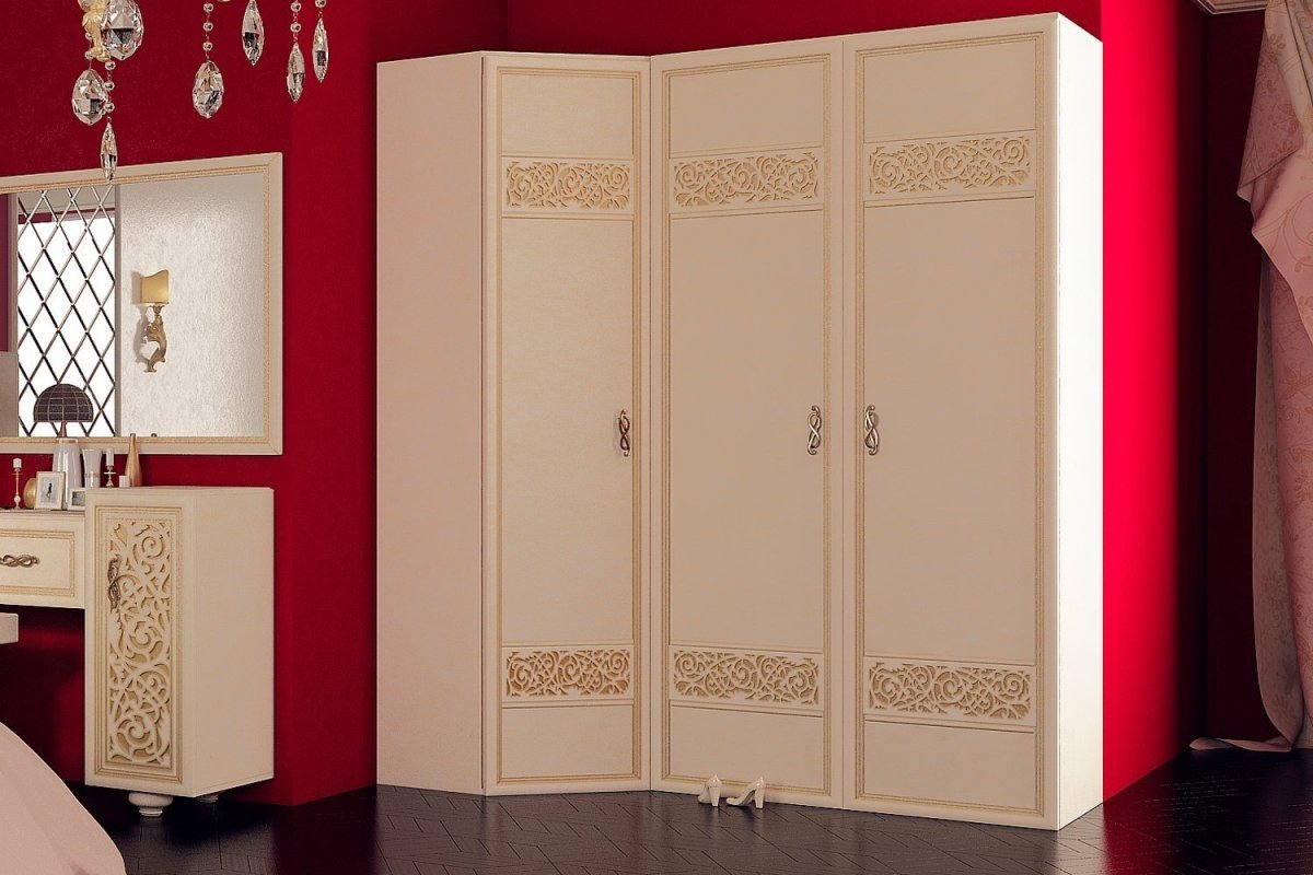 Вместительный шкаф в спальню белый