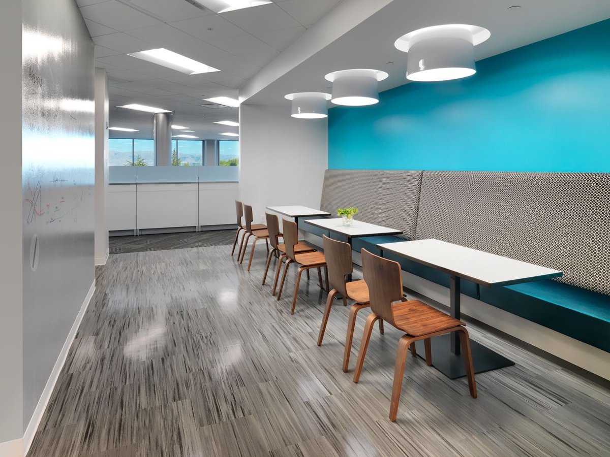 Столовая в офисе интерьер