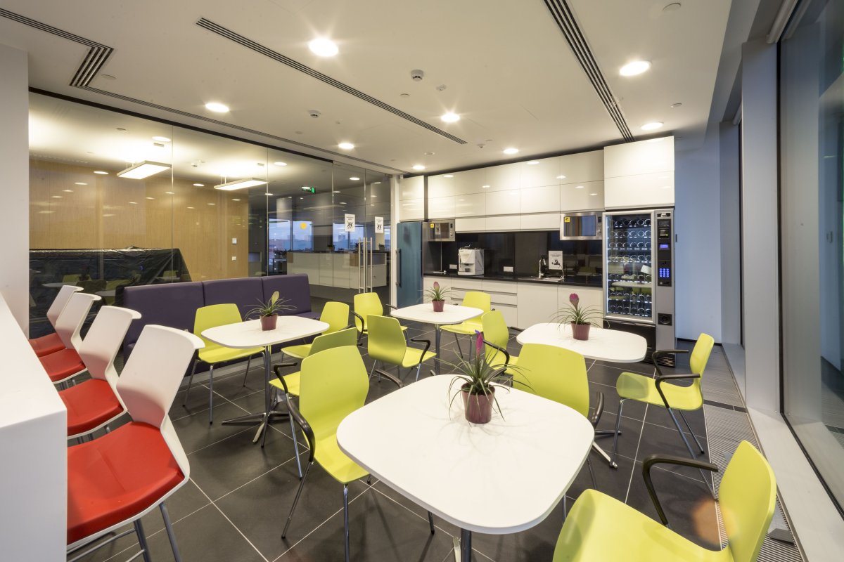 Интерьер столовой общественного питания