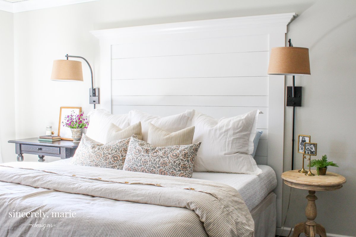 Изголовье для круглой кровати с розетками