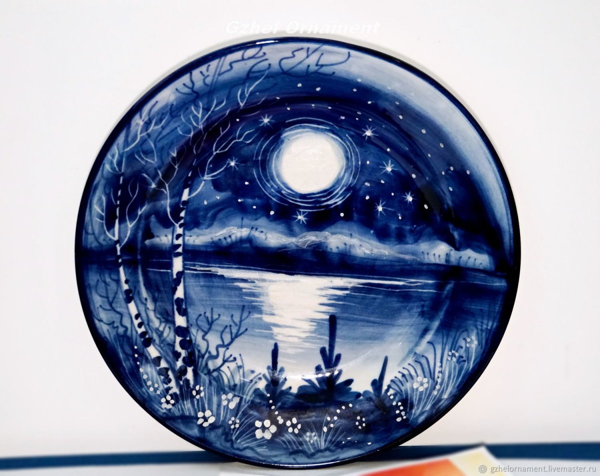 Тарелки на свету