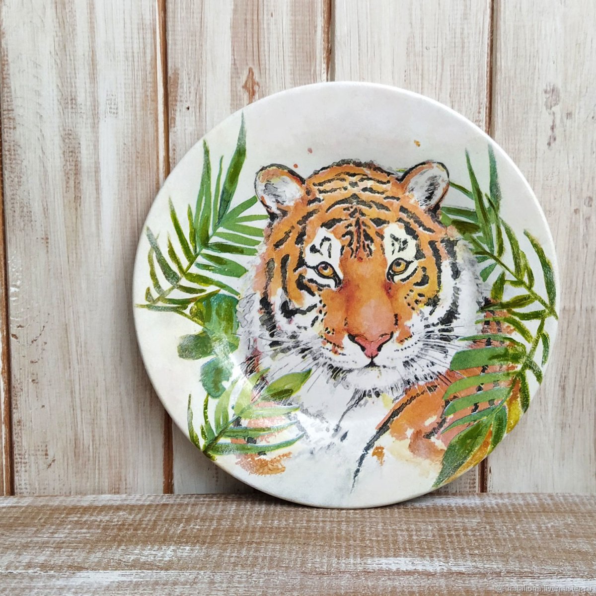 Тарелка декоративная настенная фарфоровая