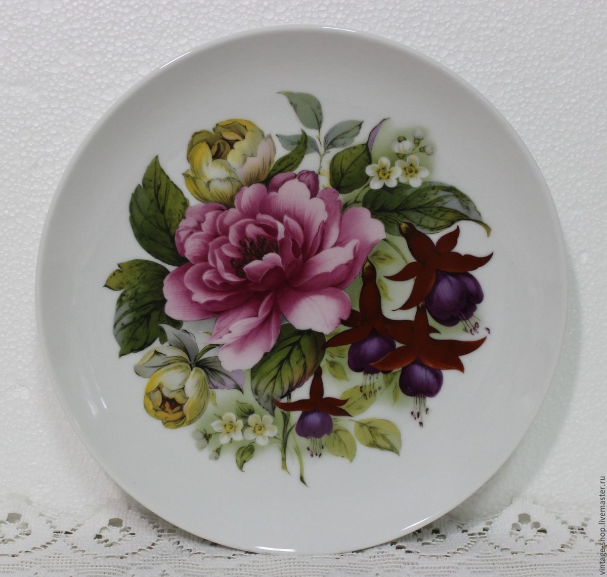 Фарфоровые настенные тарелки