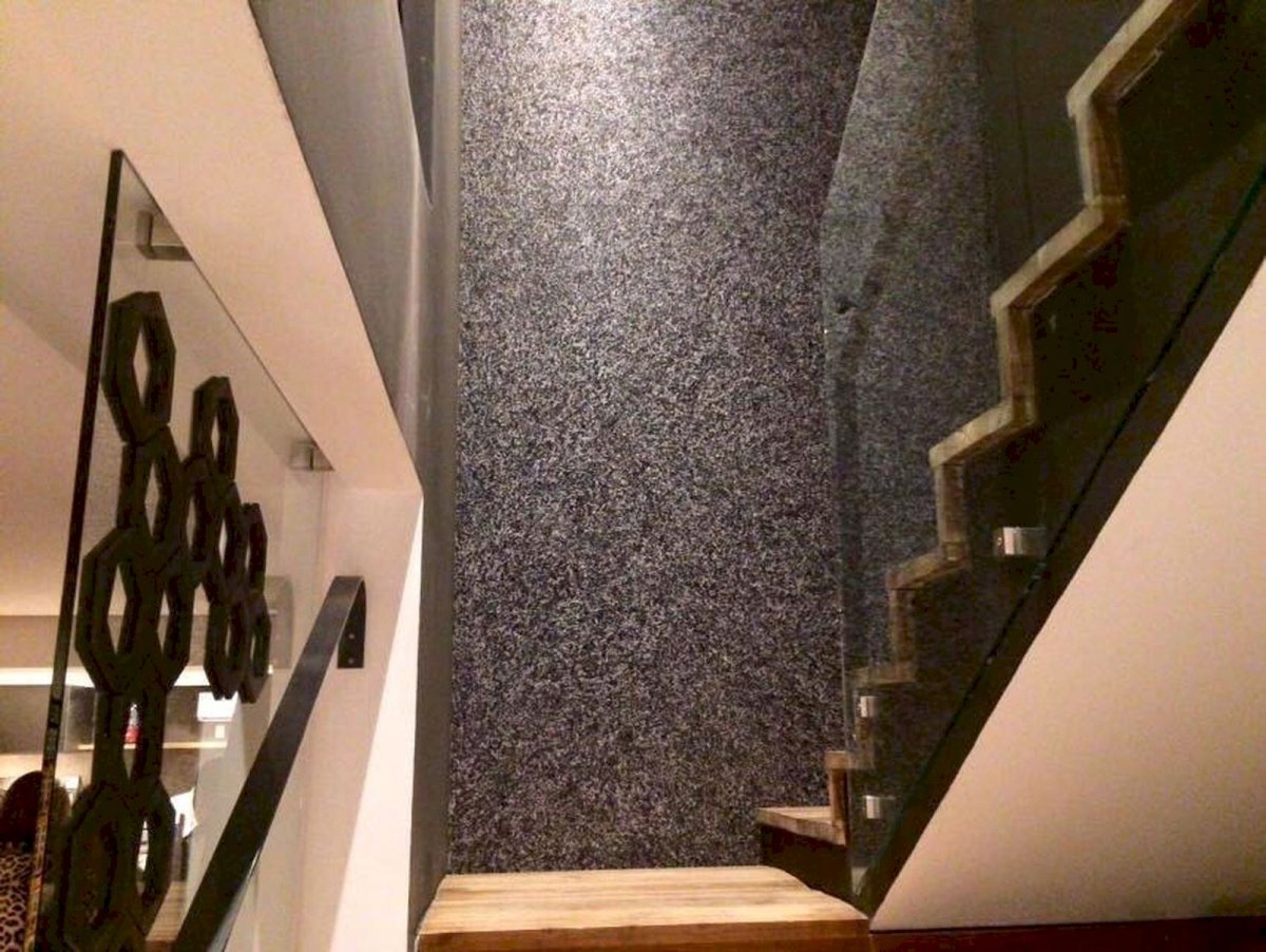 Декоративная штукатурка на лестничном марше