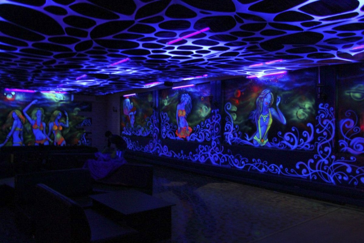 Неоновые обои на стену