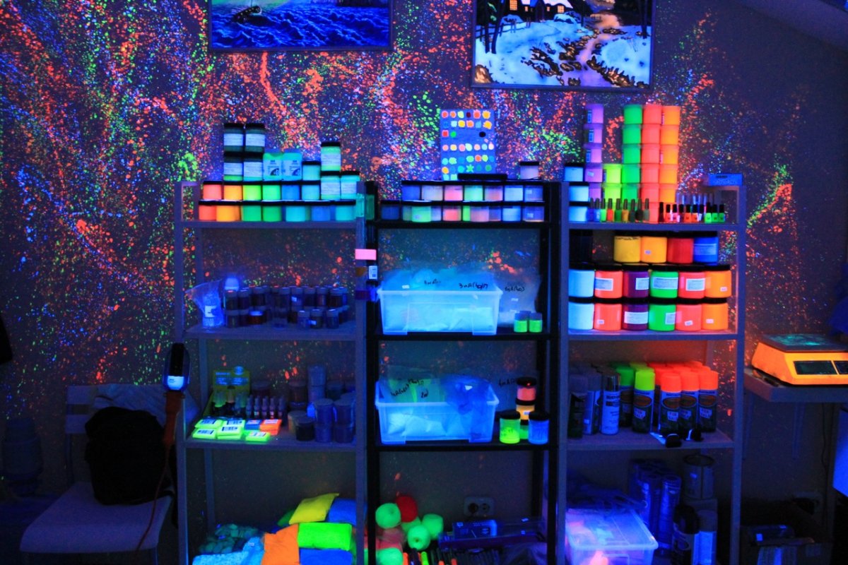 Неоновая инсталляция