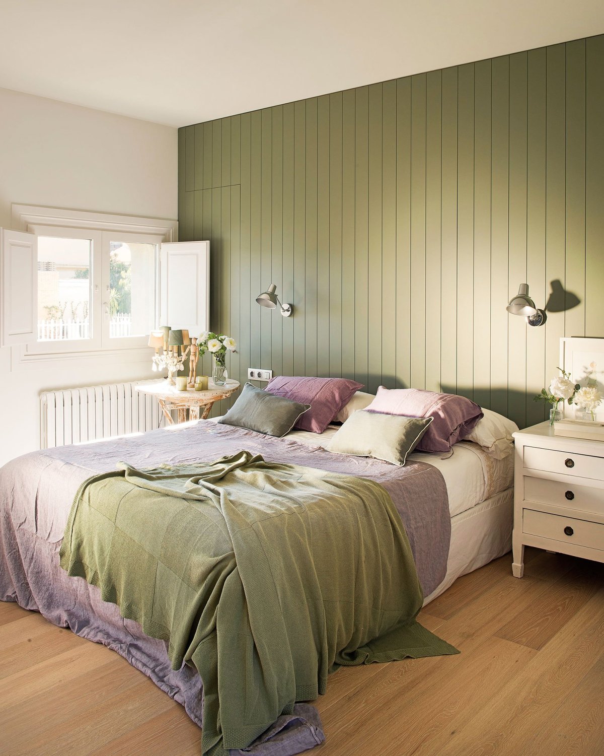 Зеленая спальня с балдахином