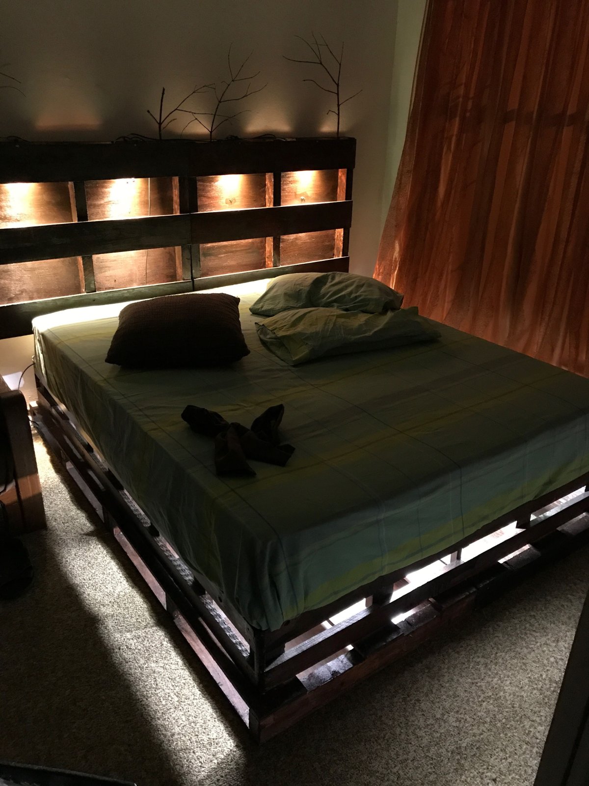 Паллеты кровать лофт