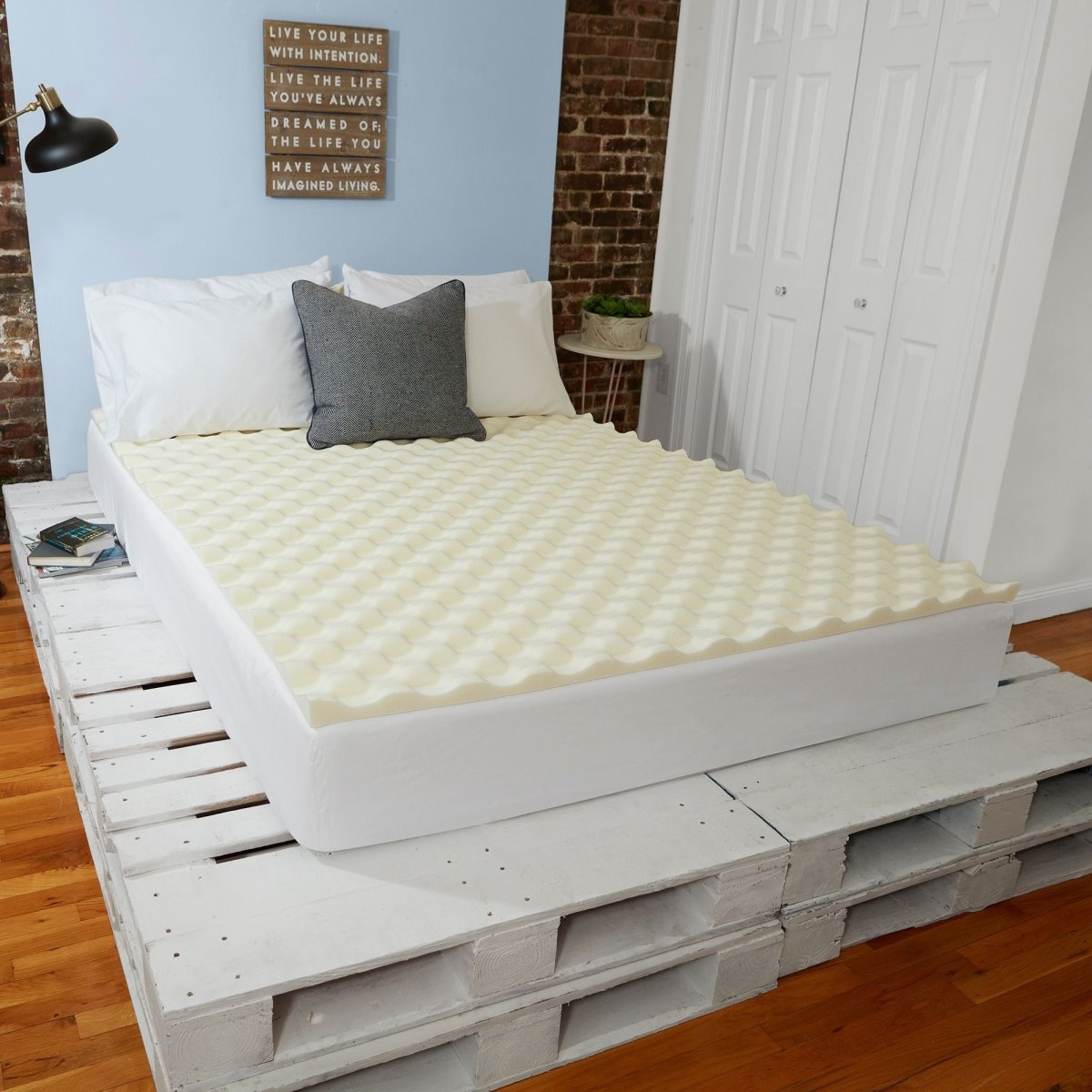 Кровать из строительных блоков