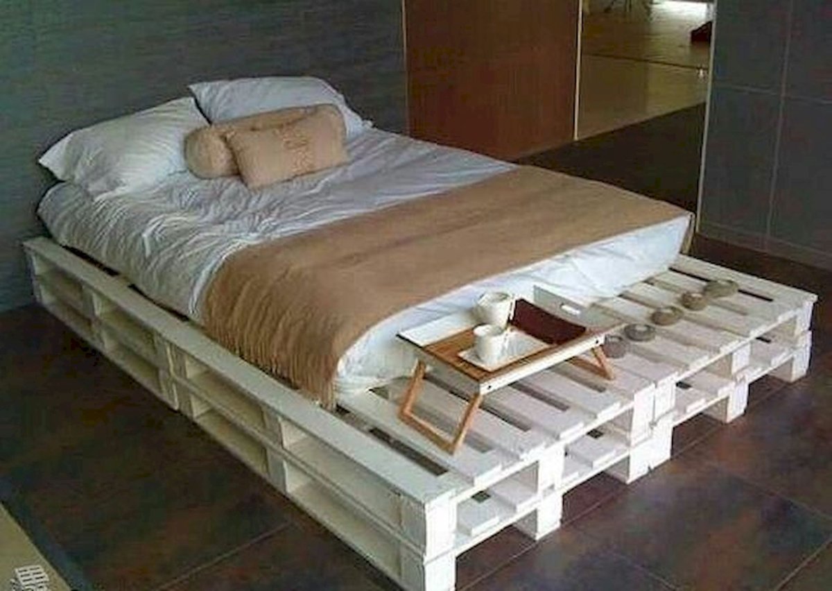 Кровать из поддонов