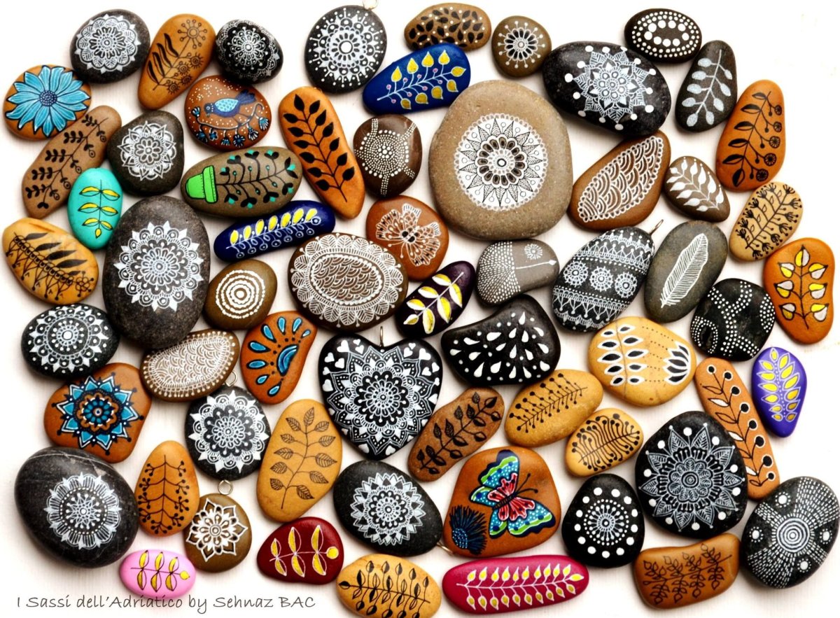 Этнические узоры на камнях