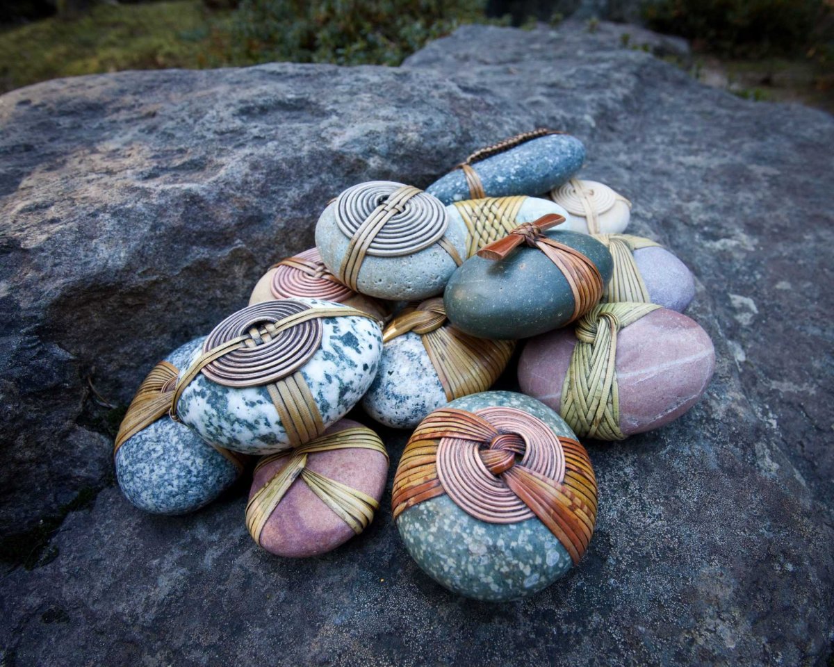 Украшения из морских камней