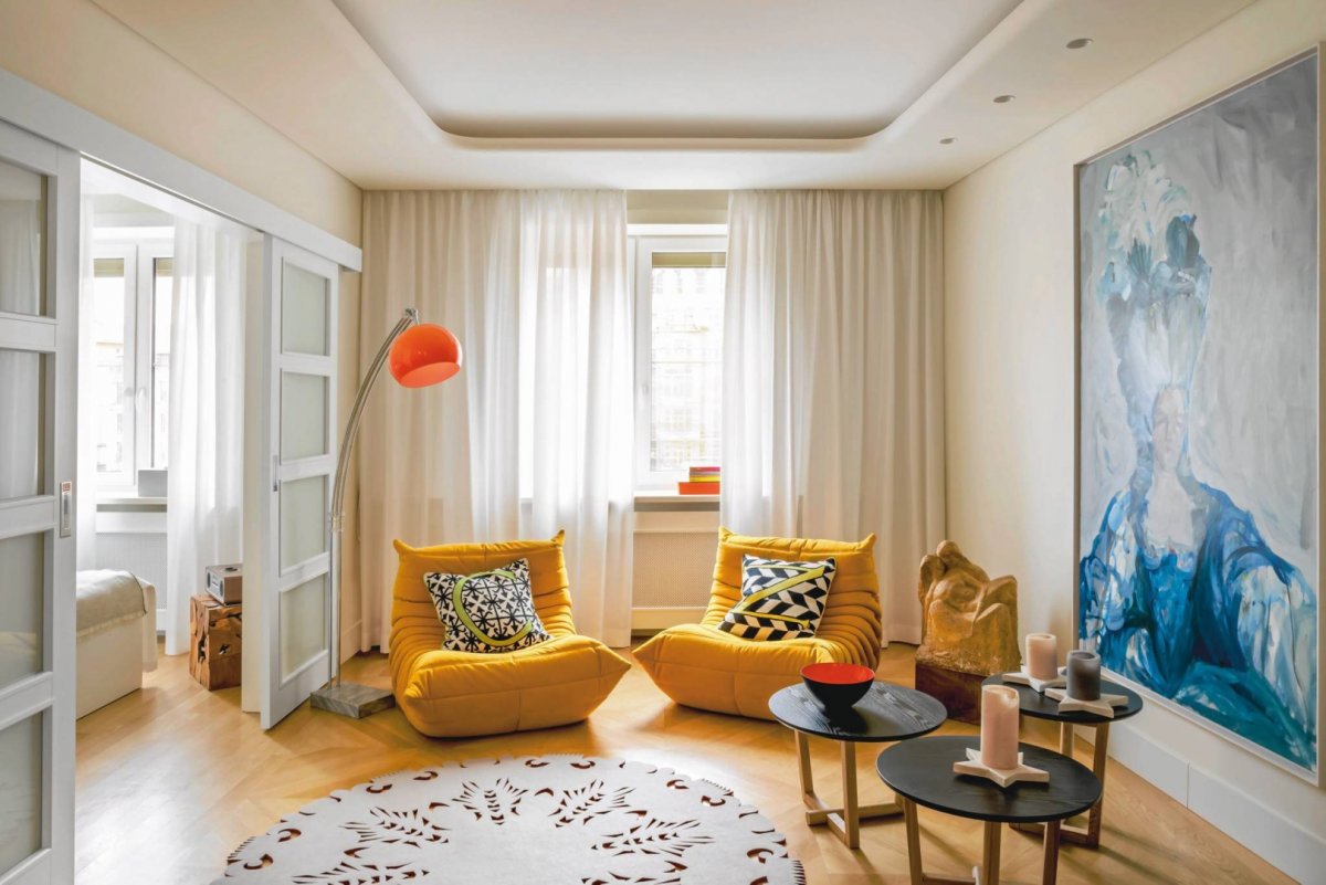 Бежевая детская с яркими акцентами