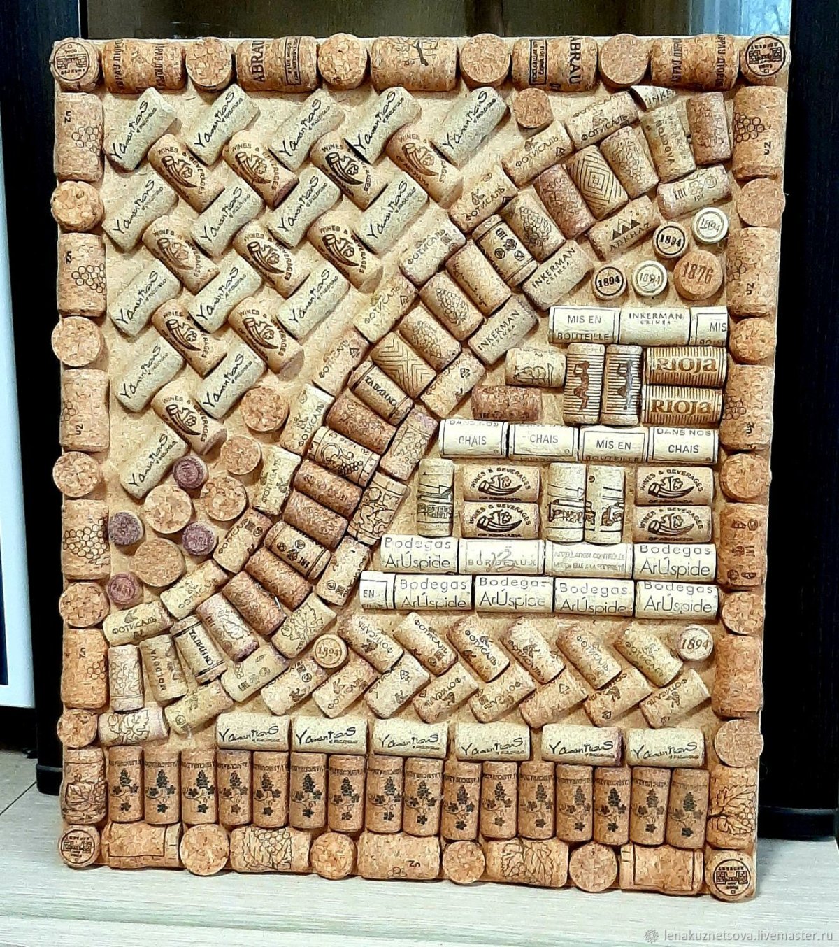 Панно из пробок от вина