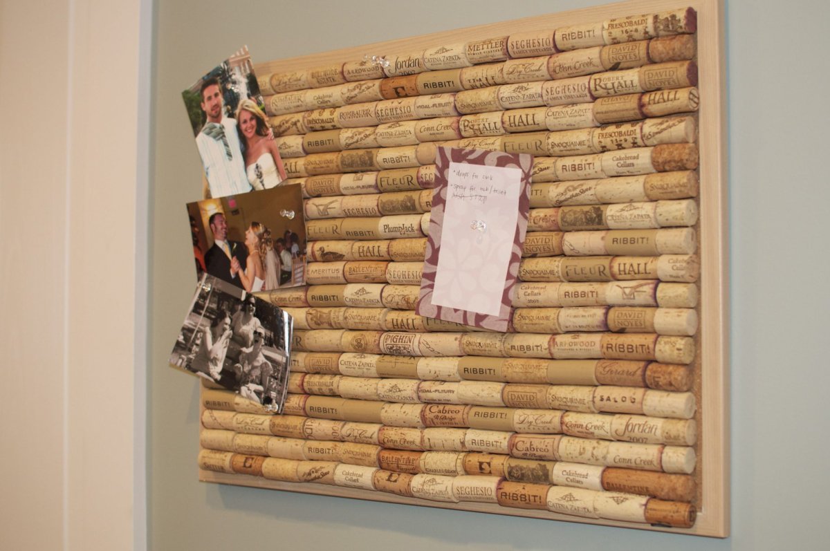 Стена из винных пробок