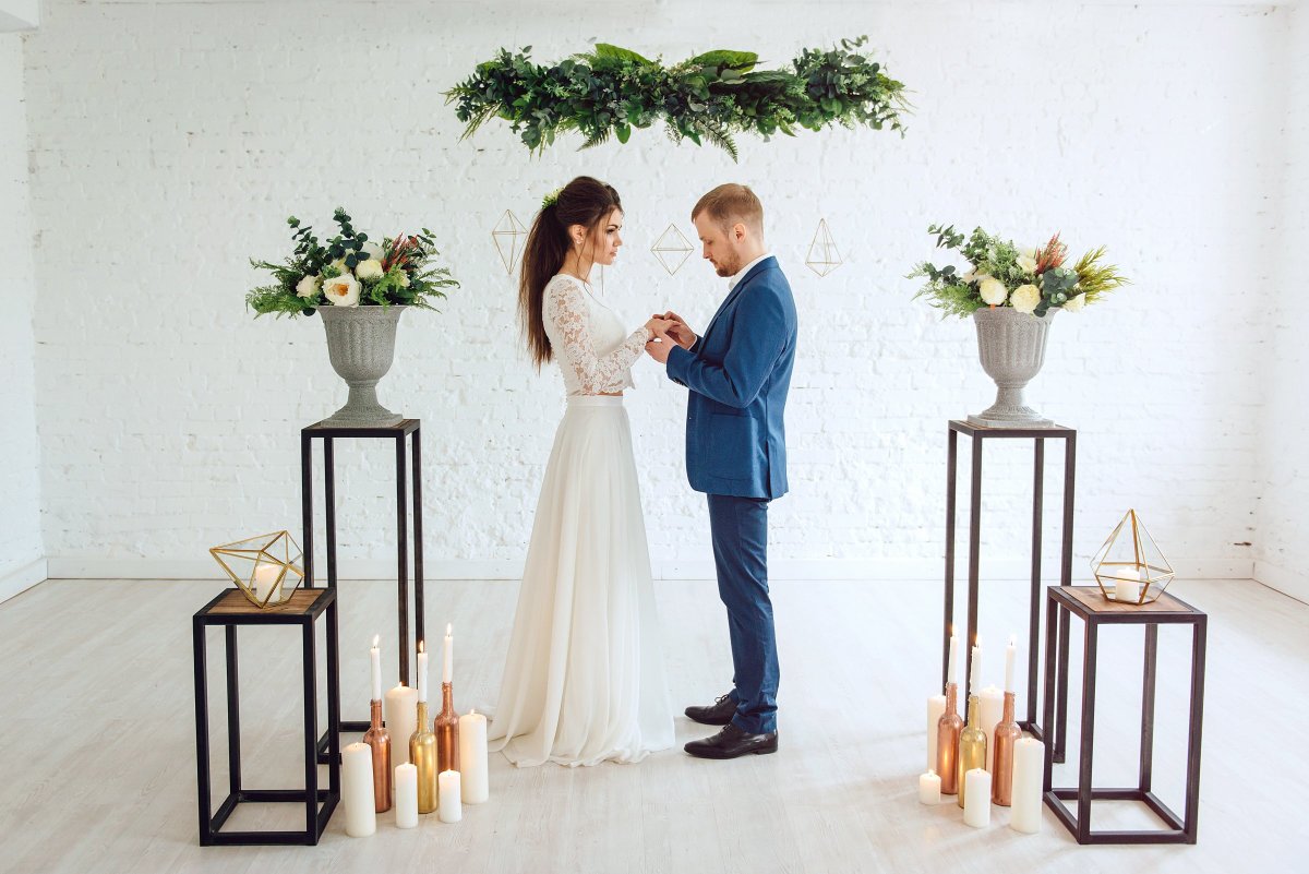 Фотозона в стиле лофт на свадьбу