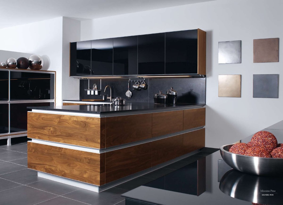 Кухни хайтек со стеклом на фасадах