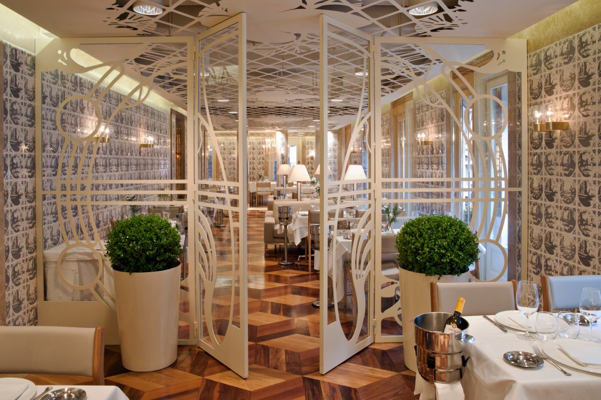 Декоративные перегородки в интерьере кафе