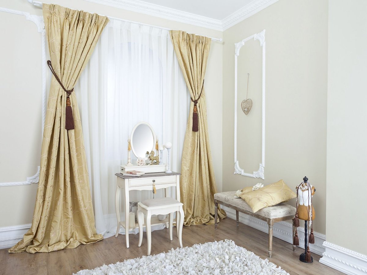 Шторы в спальню с одной портьерой