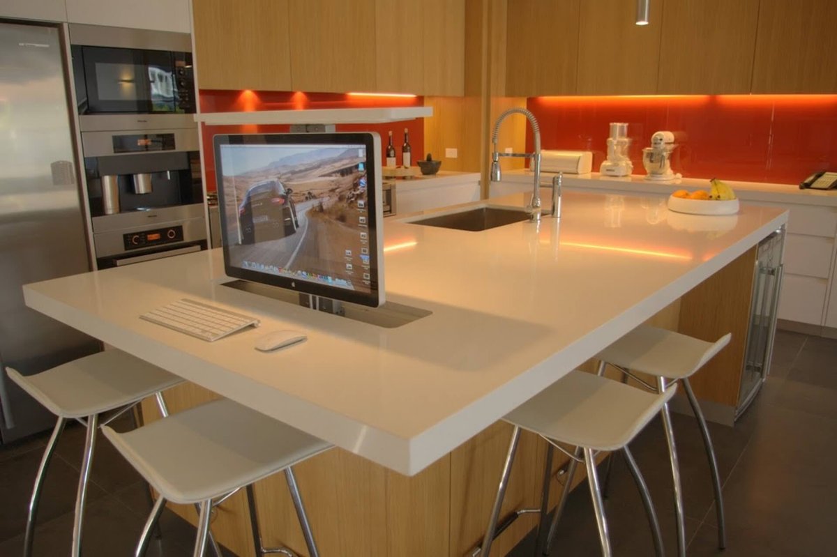 Стол со встроенной плитой