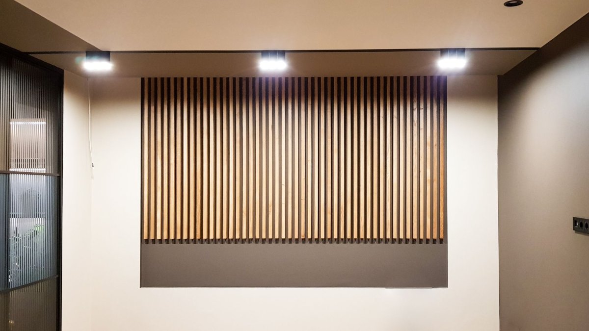 Реечная стена с подсветкой