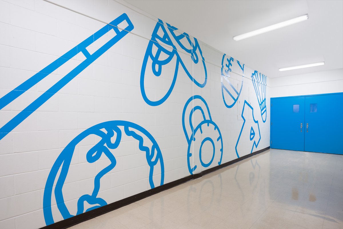 Роспись стен в школе