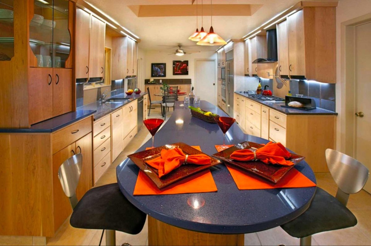 Кухня в треугольной комнате