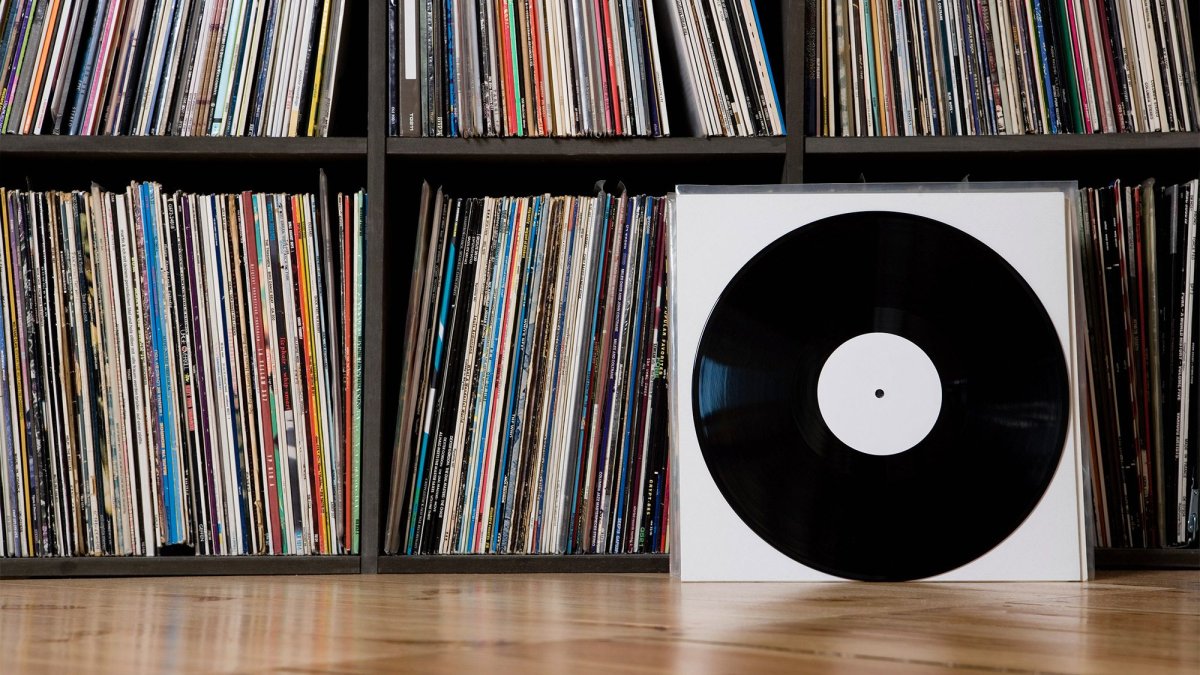 Виниловые пластинки на стене декор