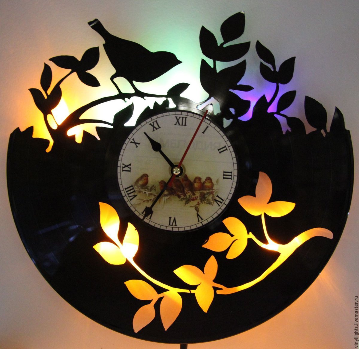 Модные настенные часы