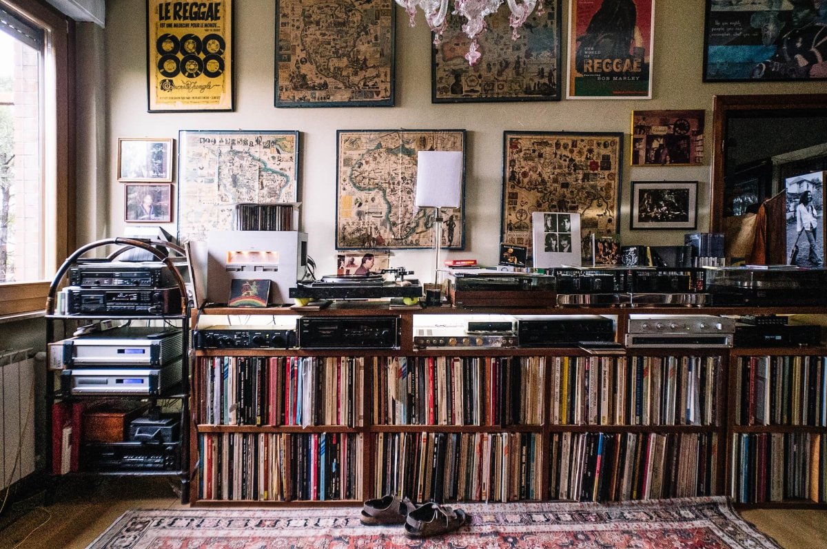 Декор из пластинок на стену