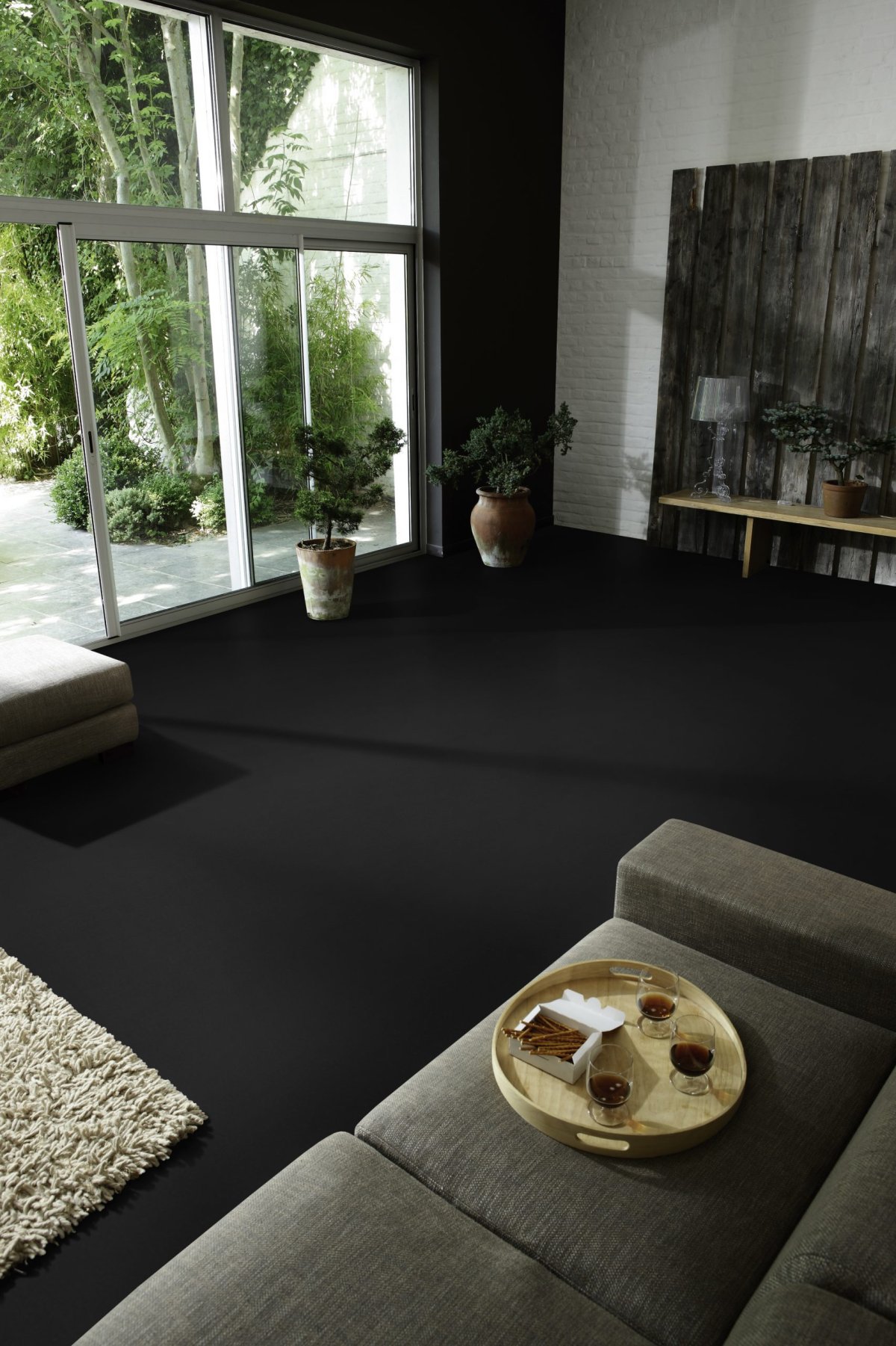 Черный ламинат в интерьере