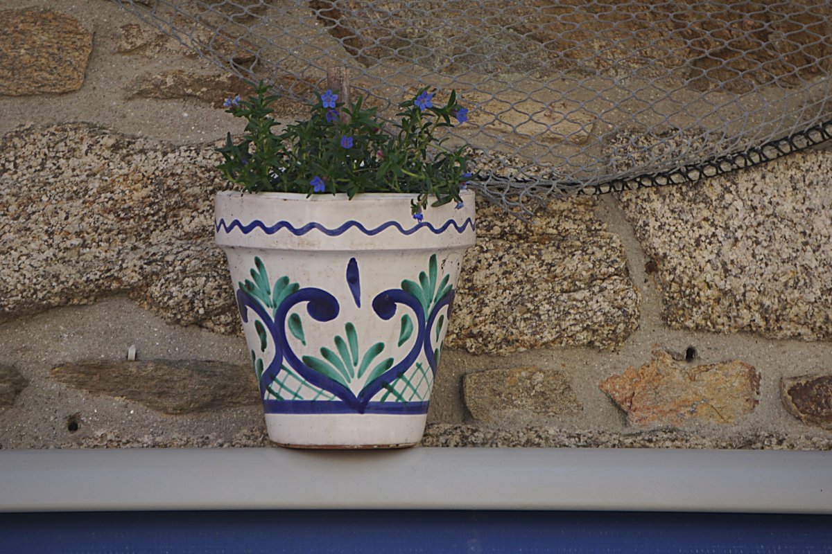 Горшок для цветов с рисунком гор