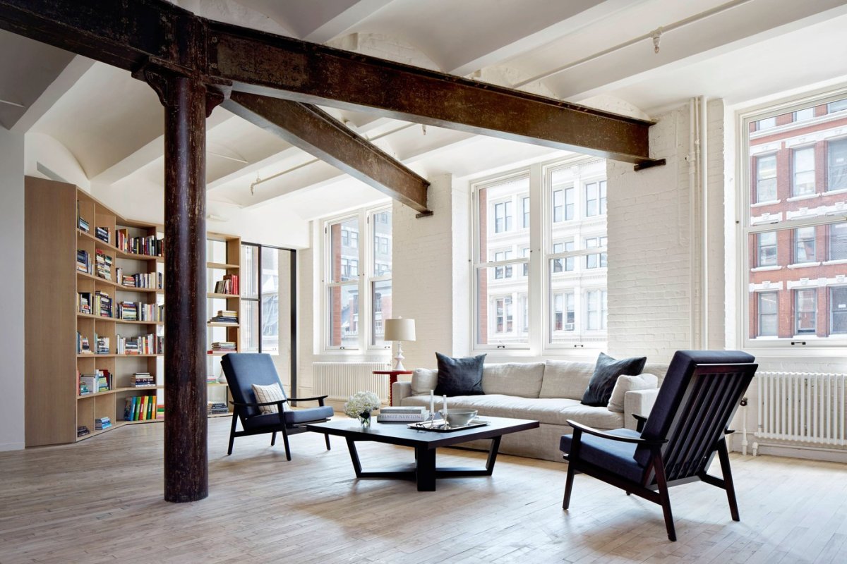 Сводчатый потолок балки лофт стиль