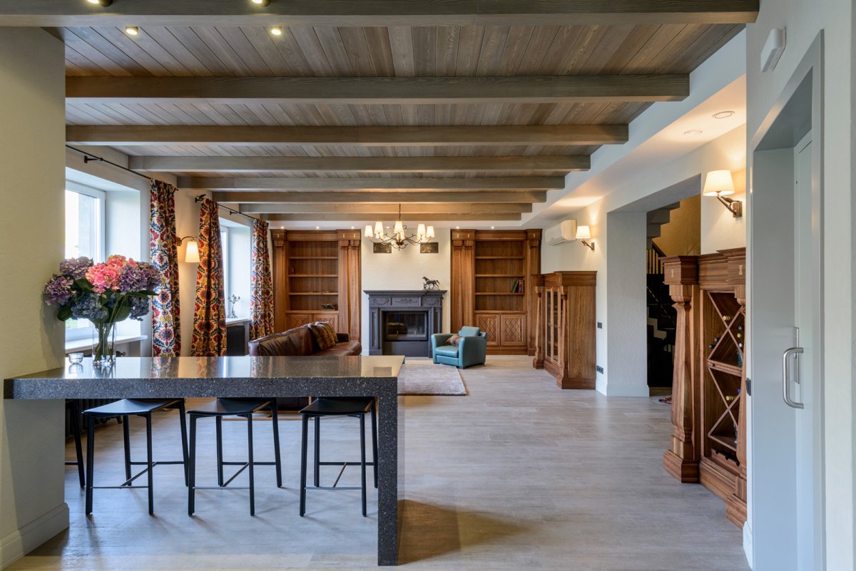 Деревянные балки в интерьере