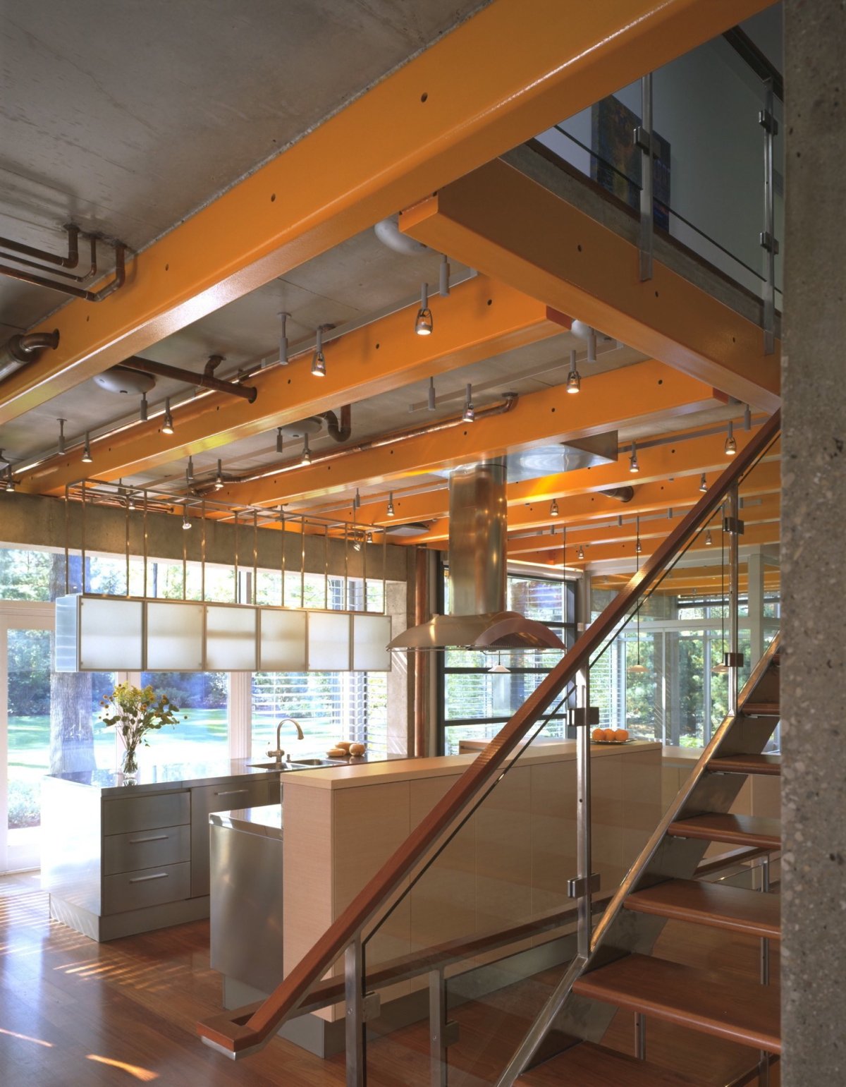 Потолок с деревянными балками