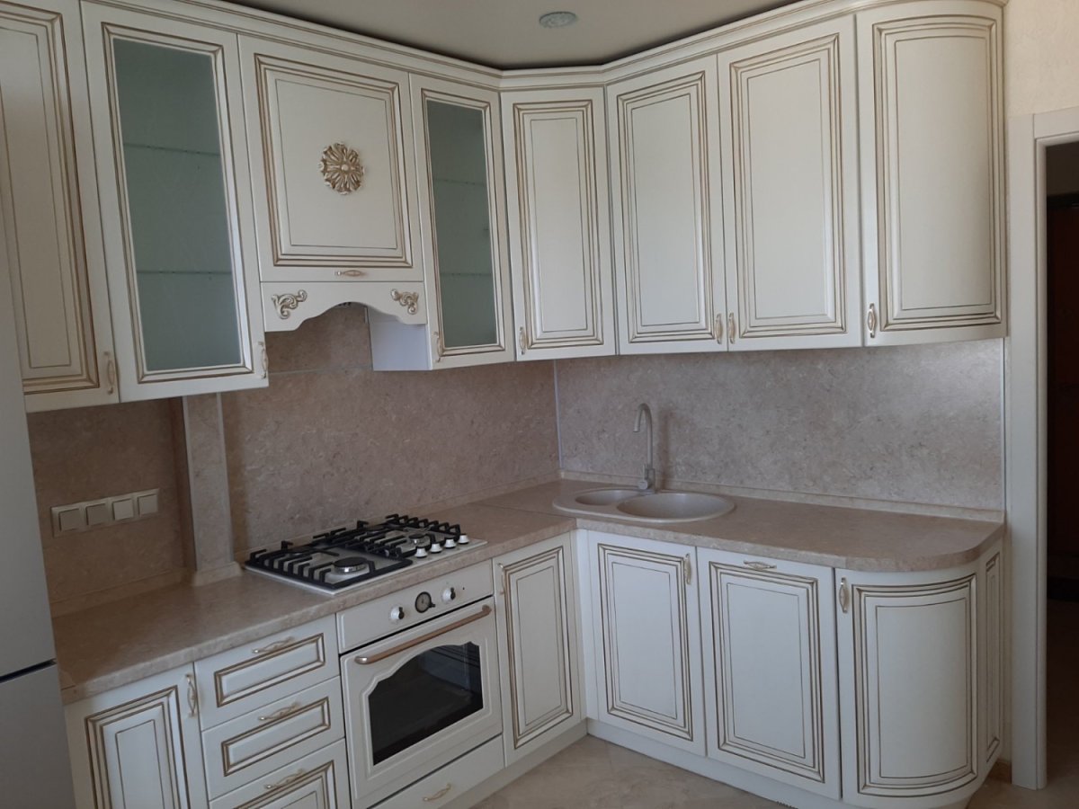 Кухня Эмилия белая патина золото