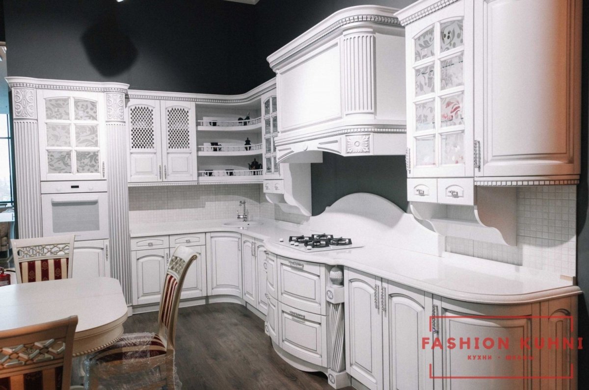 Кухня Британика серая с серебряной патиной