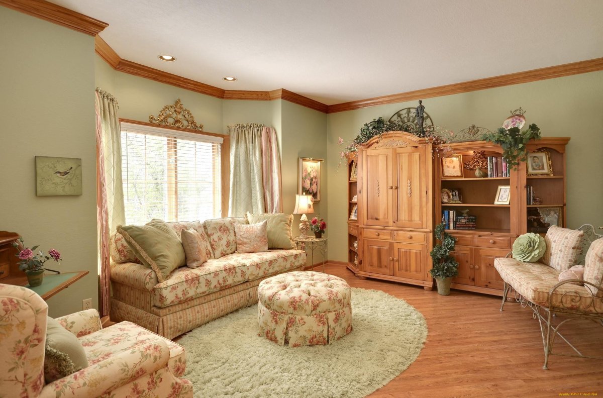 Спальня с рыжей мебелью