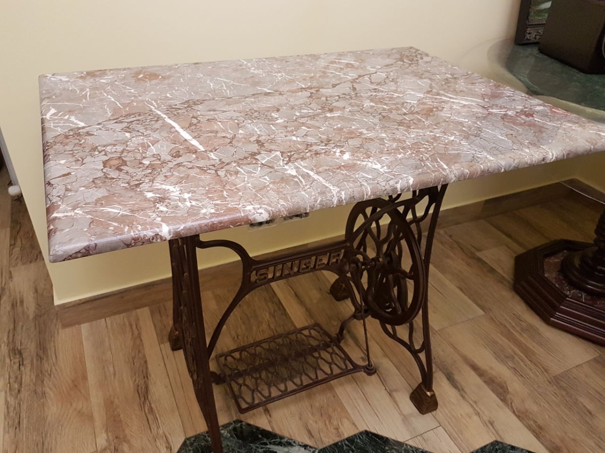 Стол из мраморной столешницы письменный