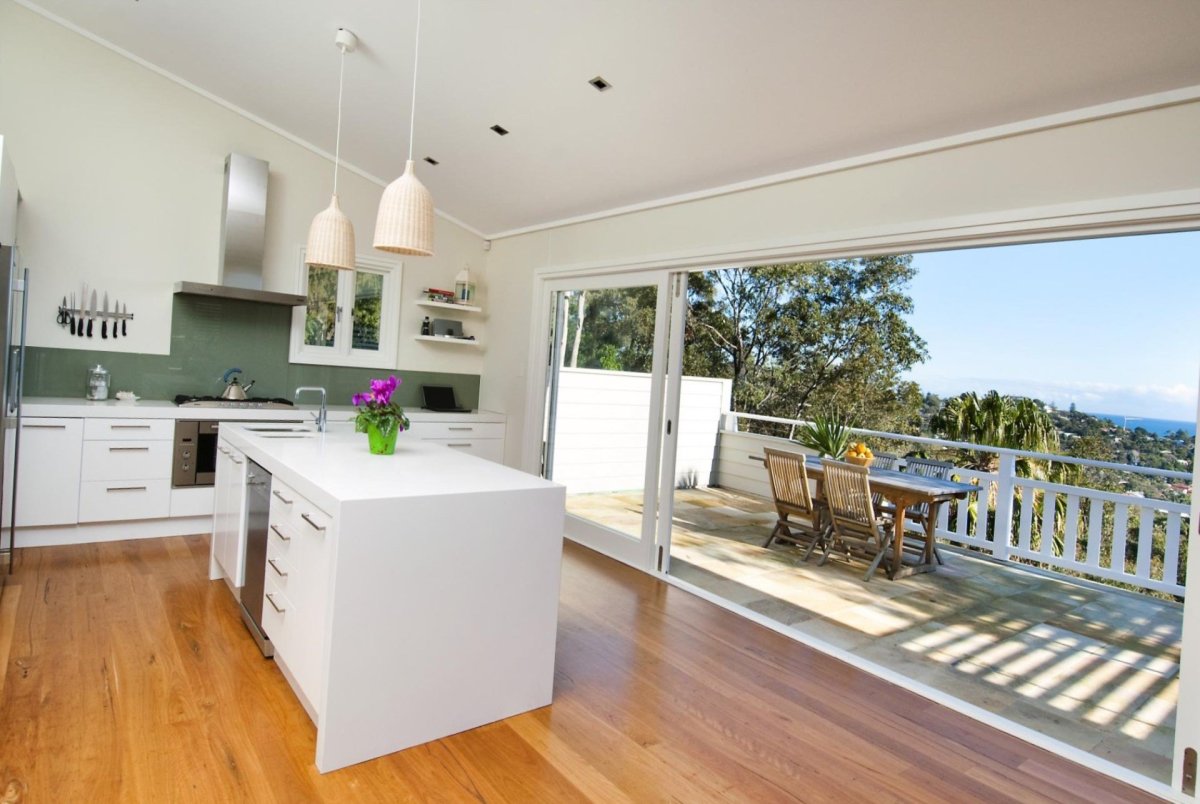 Кухня с выходом на терассуу