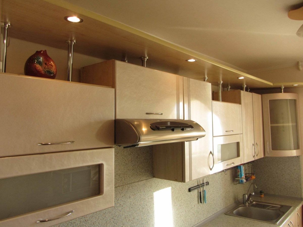 Гипсокартонный короб над кухней