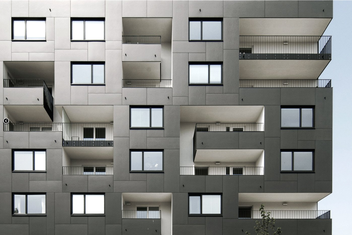 Стеклянная стена здания