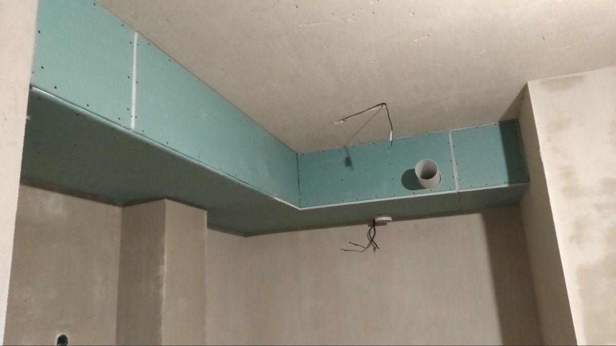 Газовая труба на кухне